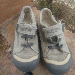 Keen Boys 9 Gray Slip Ons